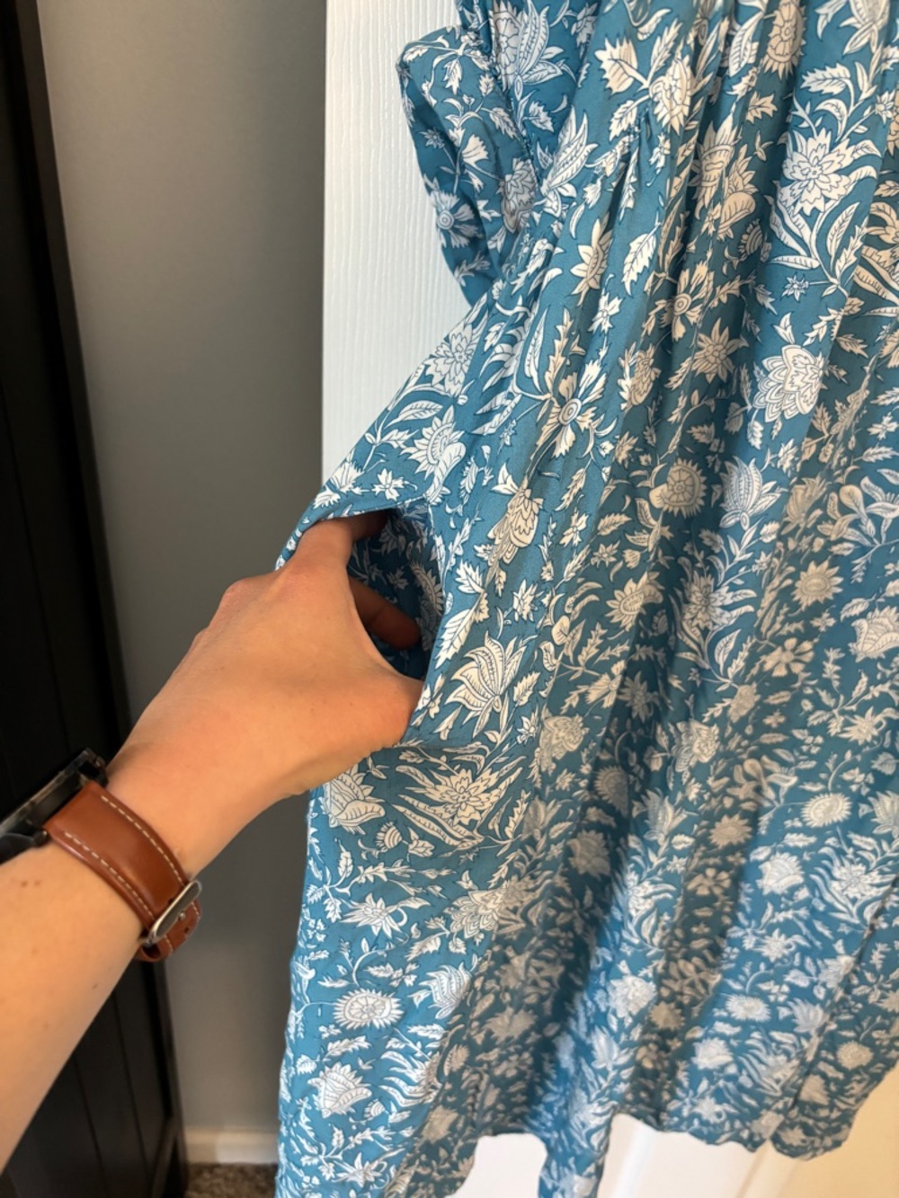 Blue Floral V-Neck Midi Dress - Picture 4 of 5